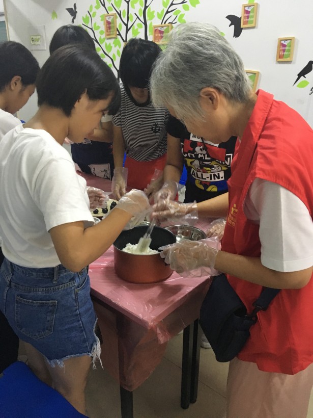 “乐享中秋”青少年冰皮月饼DIY活动